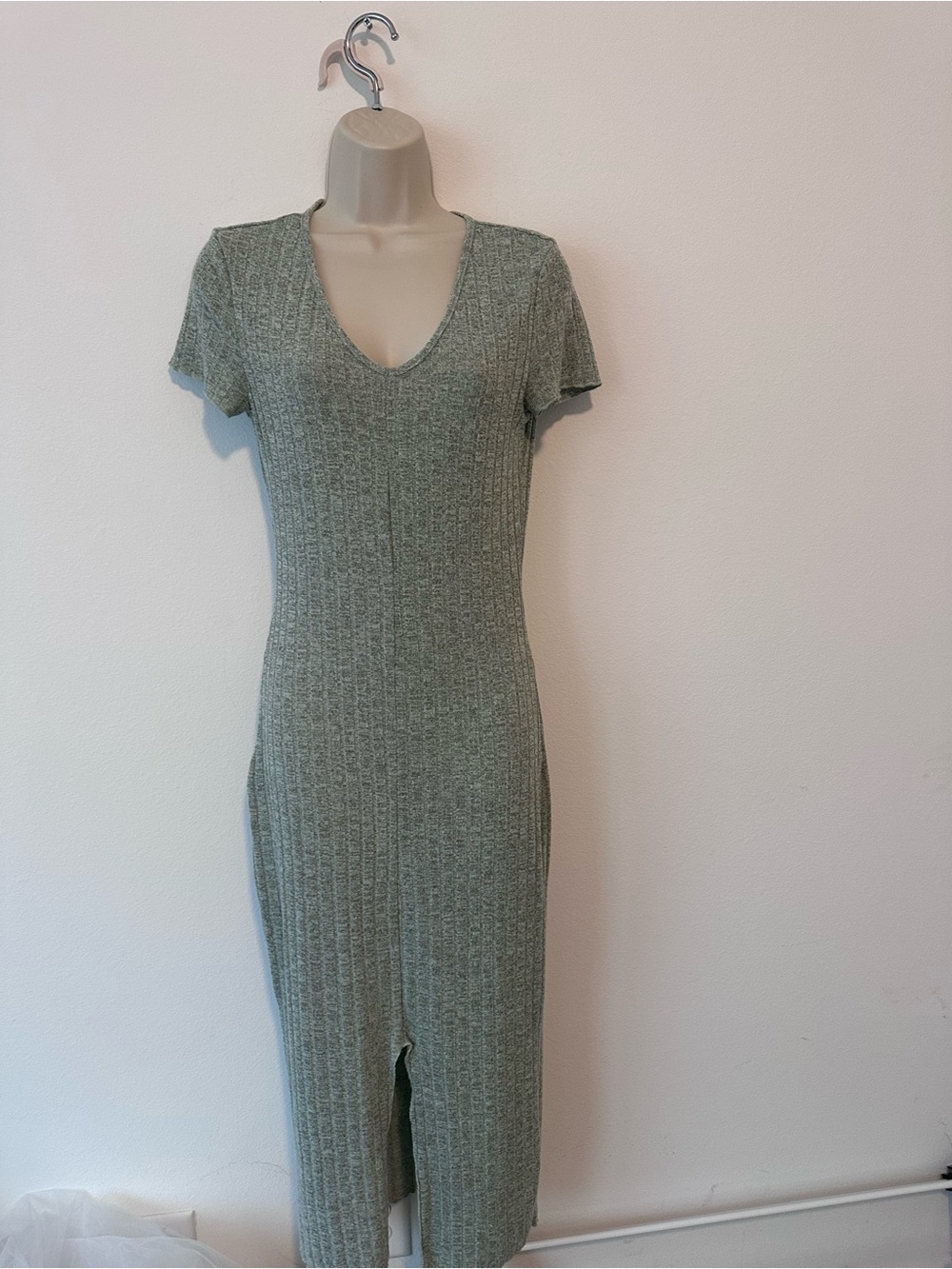 Ribbed V-Neck Maxi Dress in Sage Green